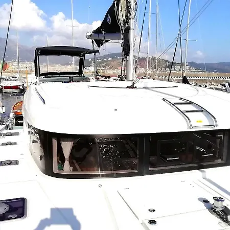 Botel Catamarano Regolo40 *